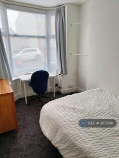 Downstairs Bedroom (£495)