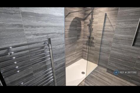 Middle Floor Bathroom