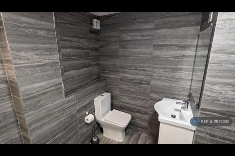 Middle Floor Bathroom