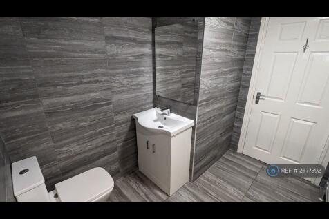 Middle Floor Bathroom