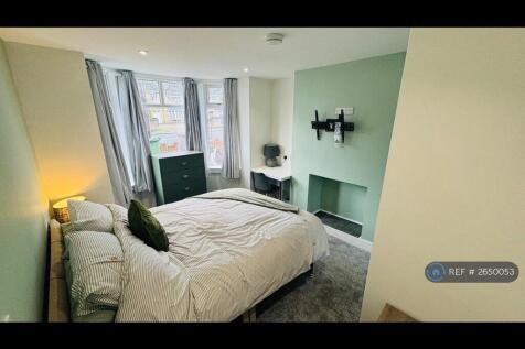 Bedroom 1 - Couples Double Room