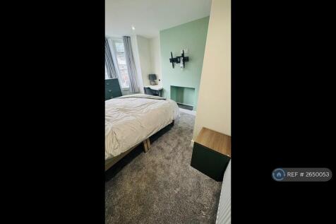 Bedroom 1 - Couples Double Room