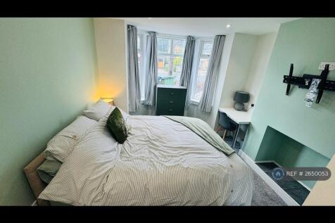 Bedroom 1 - Couples Double Room