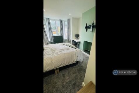 Bedroom 1 - Couples Double Room