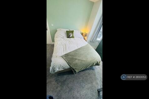 Bedroom 1 - Couples Double Room