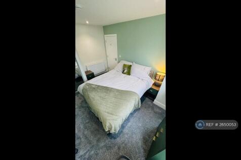 Bedroom 1 - Couples Double Room