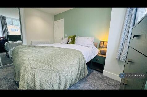 Bedroom 1 - Couples Double Room