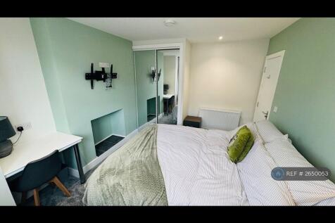 Bedroom 1 - Couples Double Room