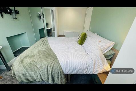 Bedroom 1 - Couples Double Room