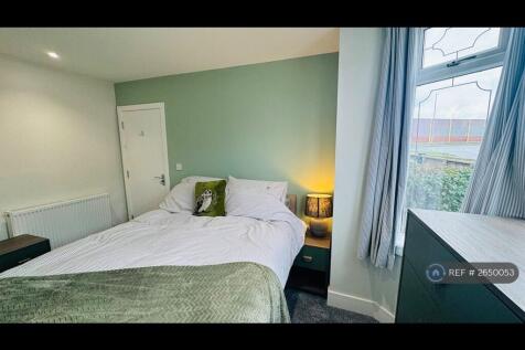 Bedroom 1 - Couples Double Room