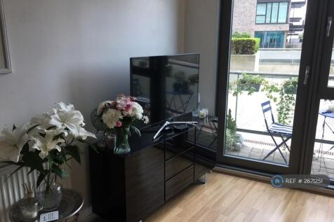 Lounge With Tv And Cabinet