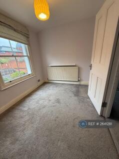 Small Bedroom / Office 