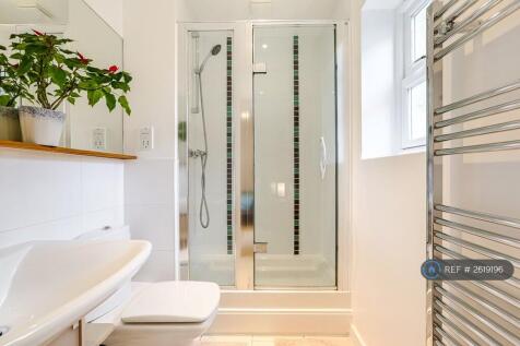 Ensuite To Main Bedroom