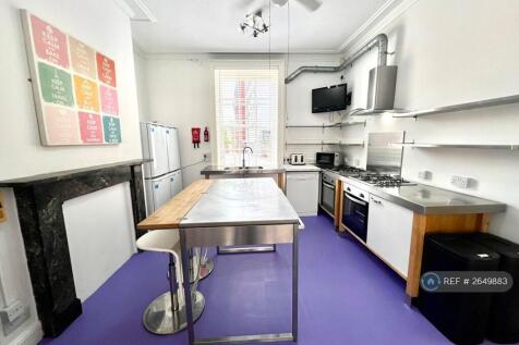 Newly Updated Kitchen! With Dishwasher 