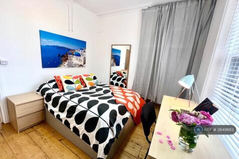 Room 3 Nice Room With Plenty Of Storage 