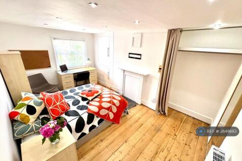 Room 5 Big Room Plenty Of Storage! 