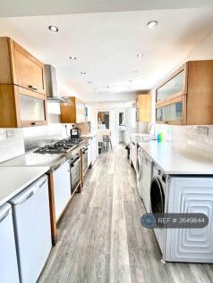 Large Dining Kitchen With Everything You Need! 