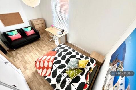 Room 4 Large Room With Built In Storage 