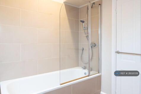 Main Bathroom Upstairs