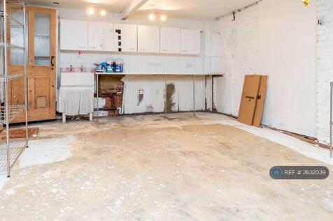 Double Garage With Utility Area