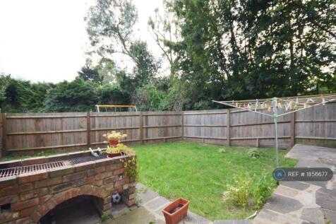 Rear Private Garden &amp; Side Gate