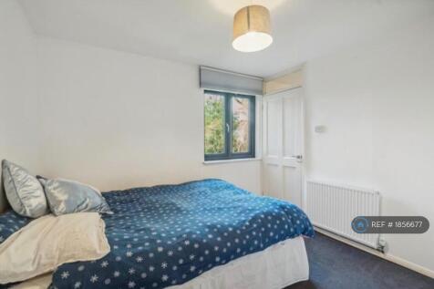 Kingbed &#43; En-Suite &#43; 3wardrobe