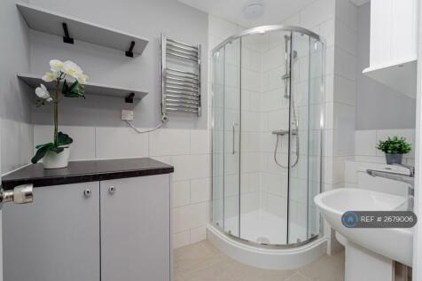 Room 7 Studio Bathroom