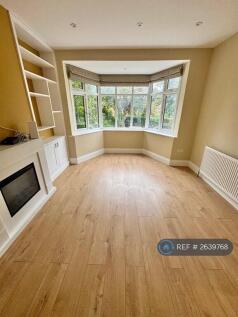 Living Room / Snug ; Loads Of Inbuilt Shelves