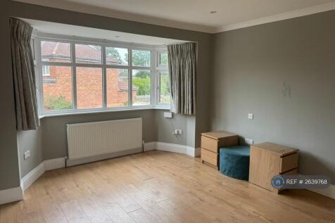 Master Bedroom (Ignore Furniture In The Photo)