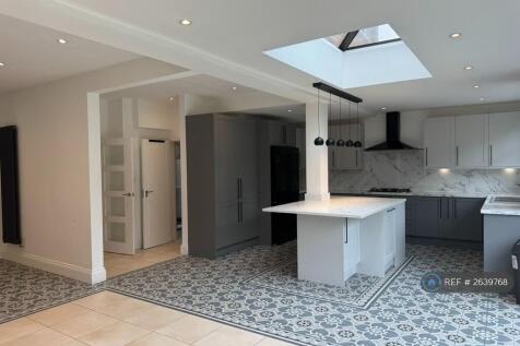 Kitchen &#43; Family Room