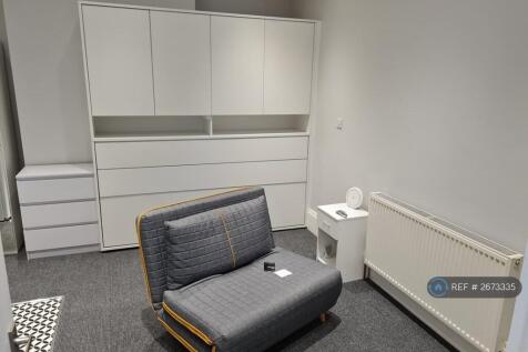 Main Room &#43; *Concealed* Fold Down Bed