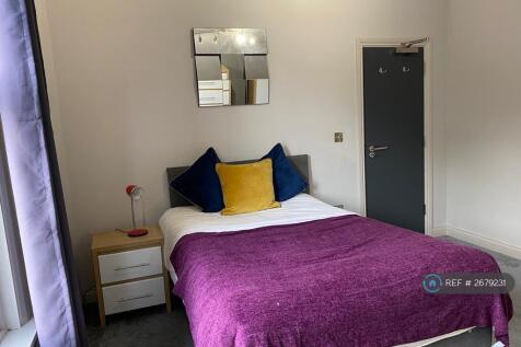 Central Location - Bus Outside &amp; 5 Min To Station