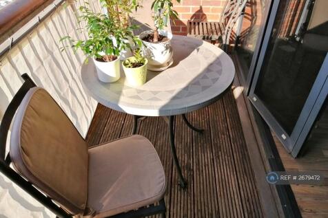 South Facing Balcony (No Table/Chair) 