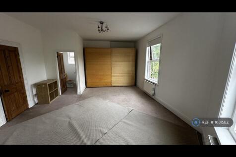 Bedroom 2 With En Suite Wc &amp; Sink
