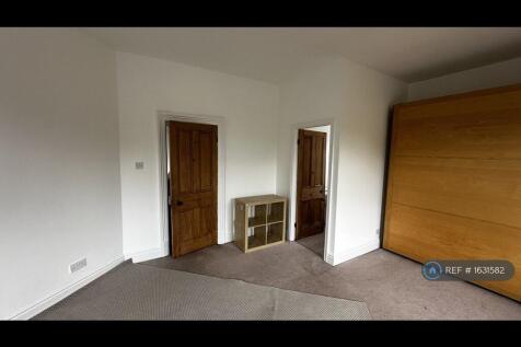 Bedroom 2 With En Suite Wc &amp; Sink