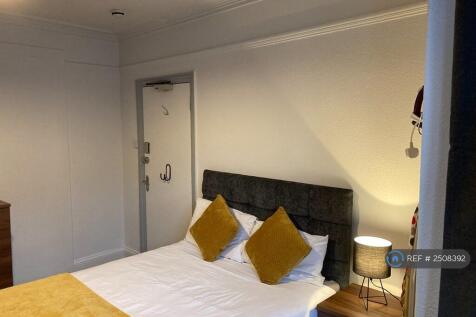 Room 1 - Available 1st November