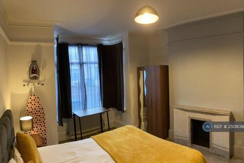 Room 1 - Available 1st November