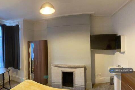 Room 1 - Available 1st November