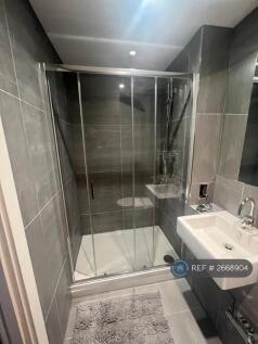 En-Suite Bathroom