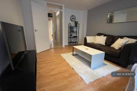 Living Room ¿ Bright And Spacious