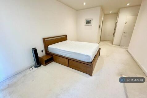 Master Bedroom (i/w)