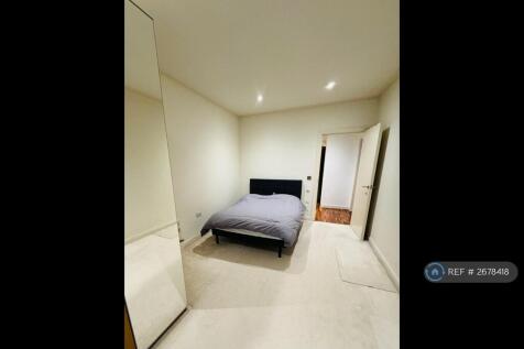 2nd Bedroom (i/w)