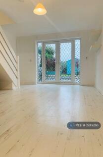 Lounge &amp; Garden View