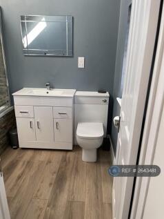 Ensuite Toilet/Basin