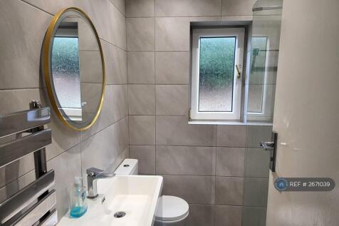 Bathroom With Walkin Shower