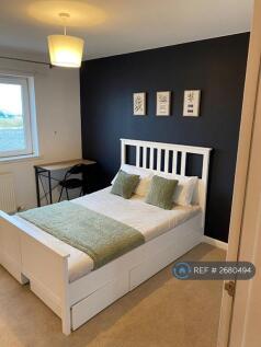 Room 3 (With En-Suite &amp; Walk-In Wardrobe)