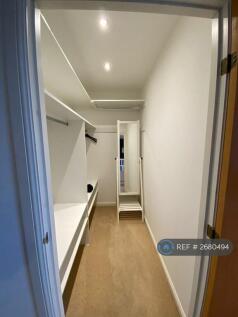 Room 3 (With En-Suite &amp; Walk-In Wardrobe)