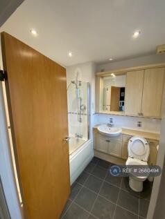 Room 3 (With En-Suite &amp; Walk-In Wardrobe)