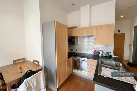 Kitchen / Dining Space