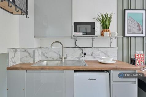 Studio Room 4 Kitchenette